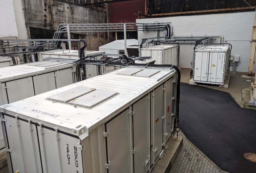 Bola to najväčšia batéria v Česku. S účinnosťou 87 % za rok uložila 2000 MWh energie